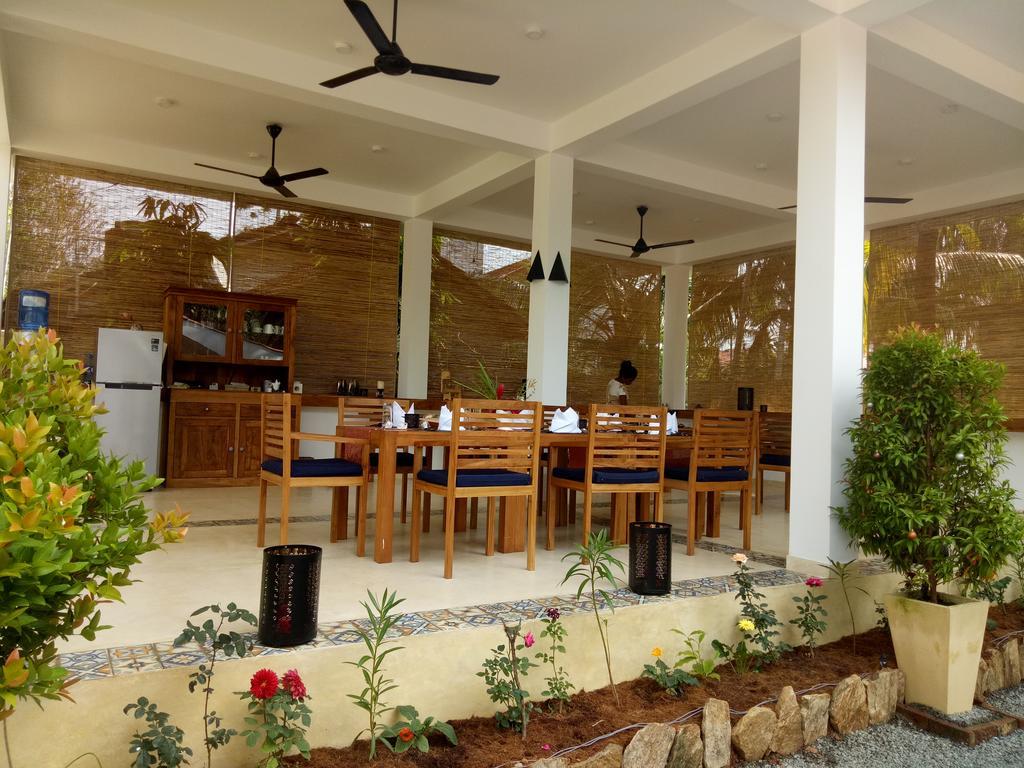 Sky And Sand Guesthouse 베루왈라 외부 사진
